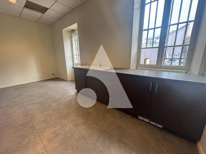 Local commercial - 106 m² - 4 pièces