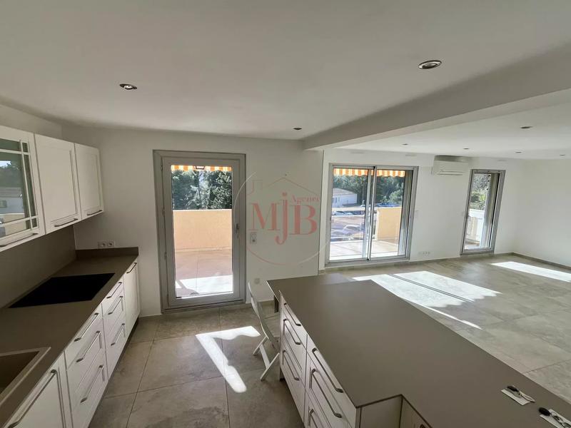 Appartement - 90 m² - 3 pièces