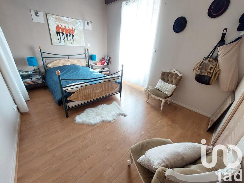 Maison - 238 m² - 9 pièces