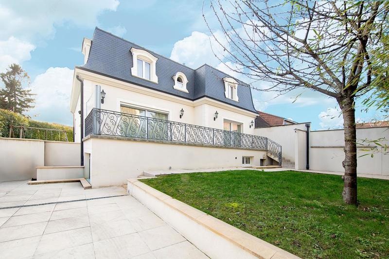 Maison - 350 m² - 5 pièces