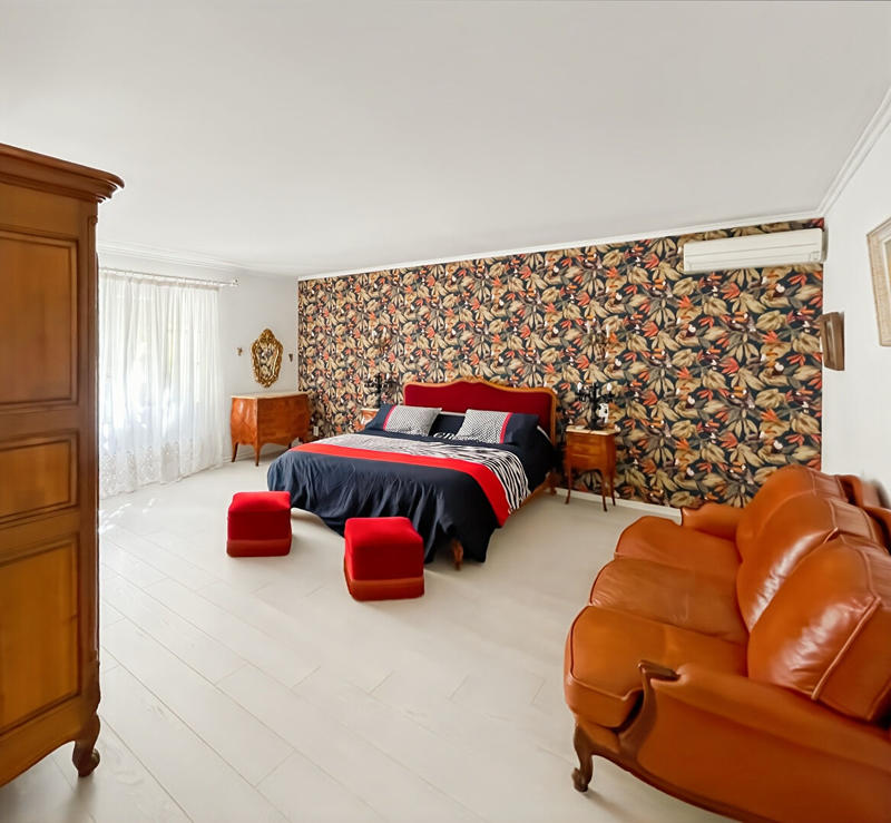 Maison - 250 m² - 6 pièces