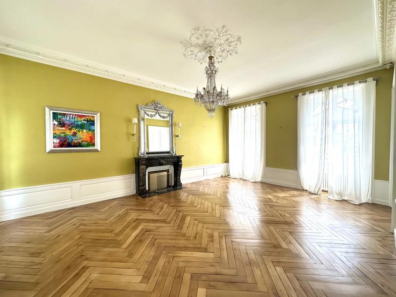 Maison de ville - 400 m² - 10 pièces