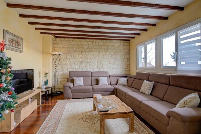 Appartement - 156 m² - 8 pièces