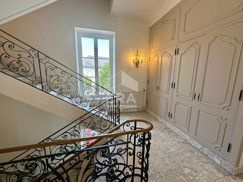 Maison - 338 m² - 14 pièces