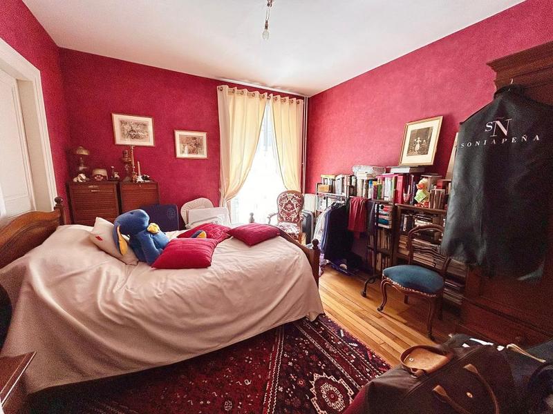 Maison - 285 m² - 9 pièces