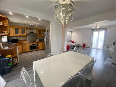 Maison - 177 m² - 8 pièces