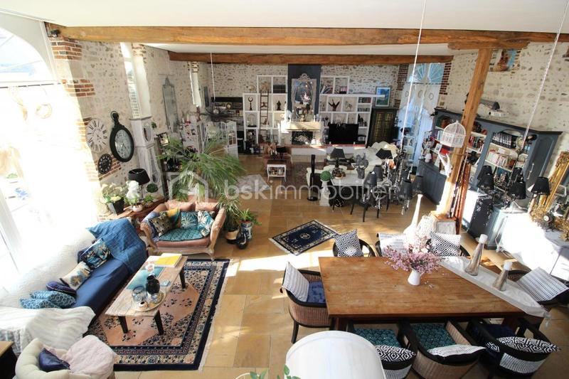 Propriété - 1 100 m² - 18 pièces