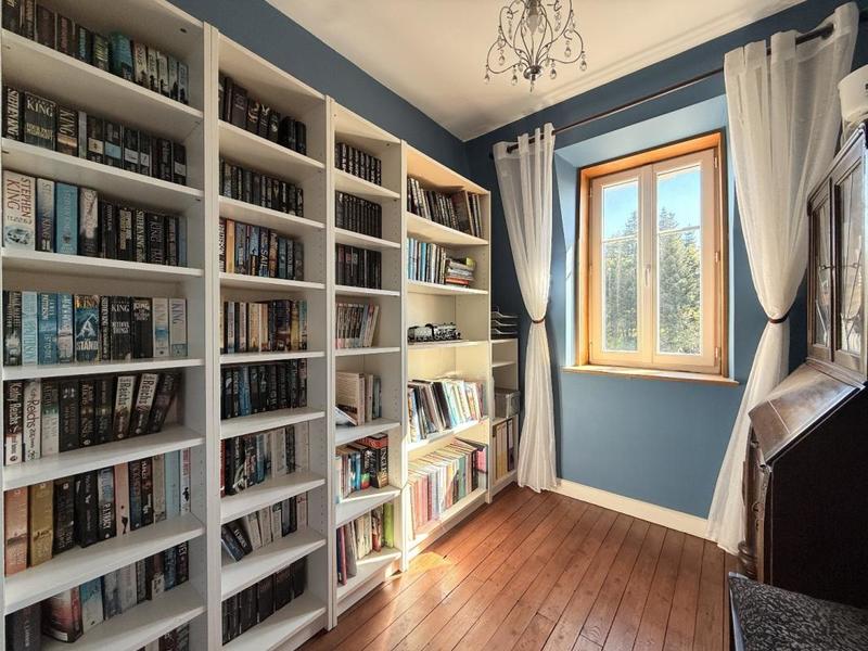 Maison - 240 m² - 19 pièces