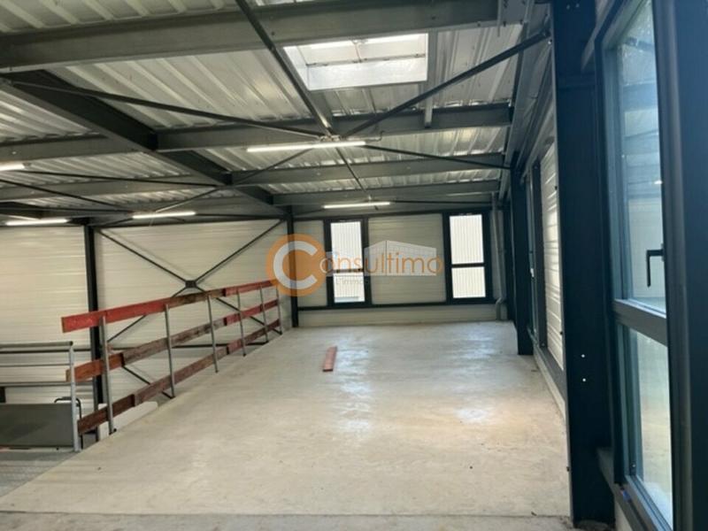 Local d'activité / Entrepôt - 305 m²