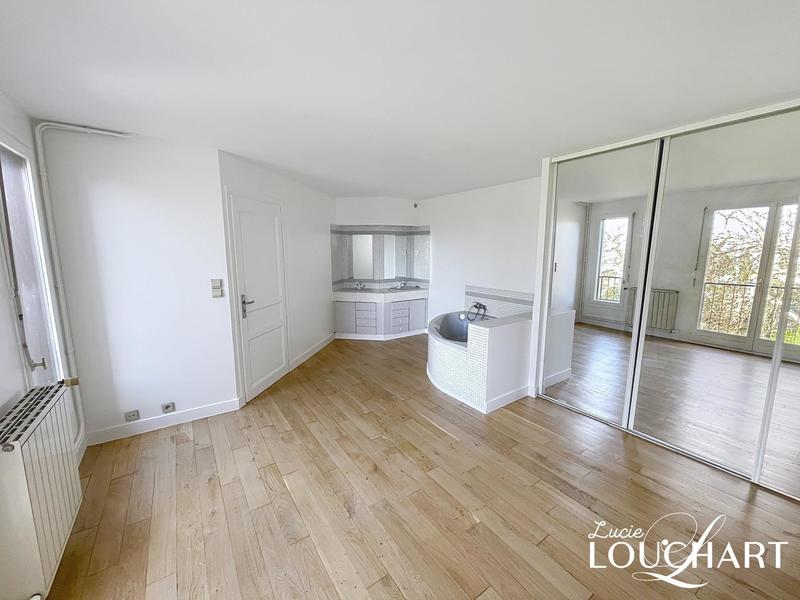 Maison - 230 m² - 8 pièces