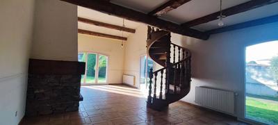 Maison - 256 m² - 6 pièces