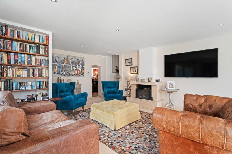 Villa - 217 m² - 8 pièces