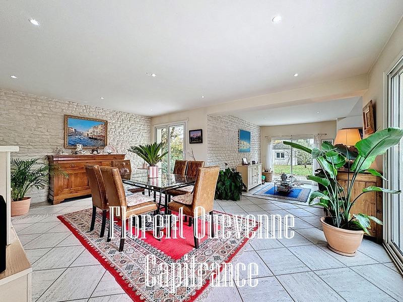 Maison - 298 m² - 7 pièces