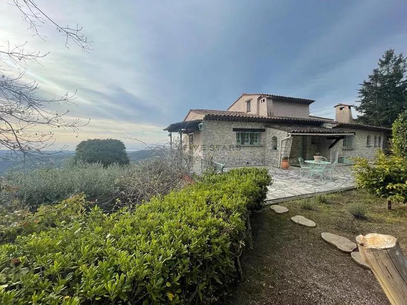 Villa - 300 m² - 7 pièces