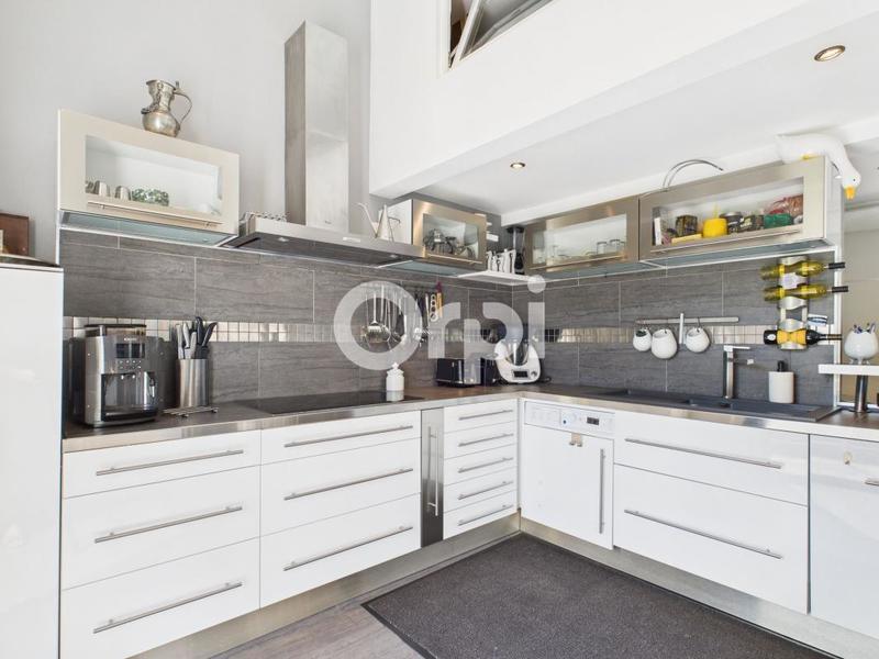 Maison - 260 m² - 6 pièces