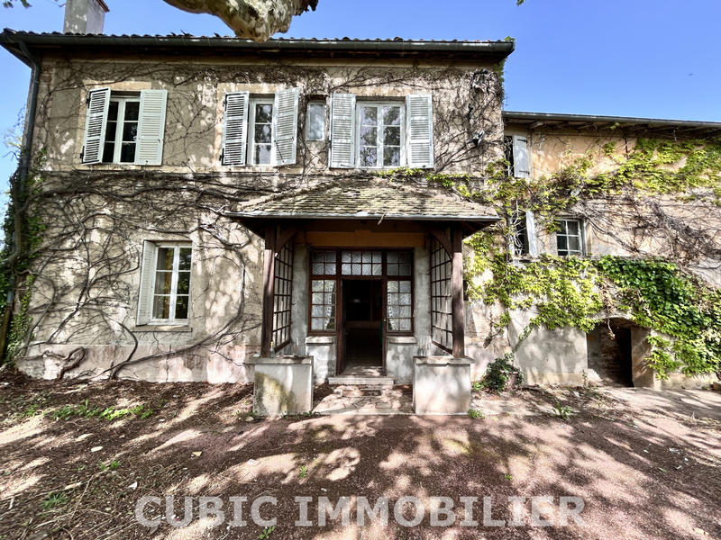 Propriété - 250 m² - 10 pièces