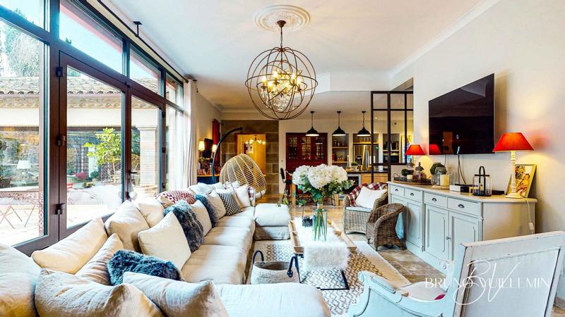 Demeure - 403 m² - 10 pièces