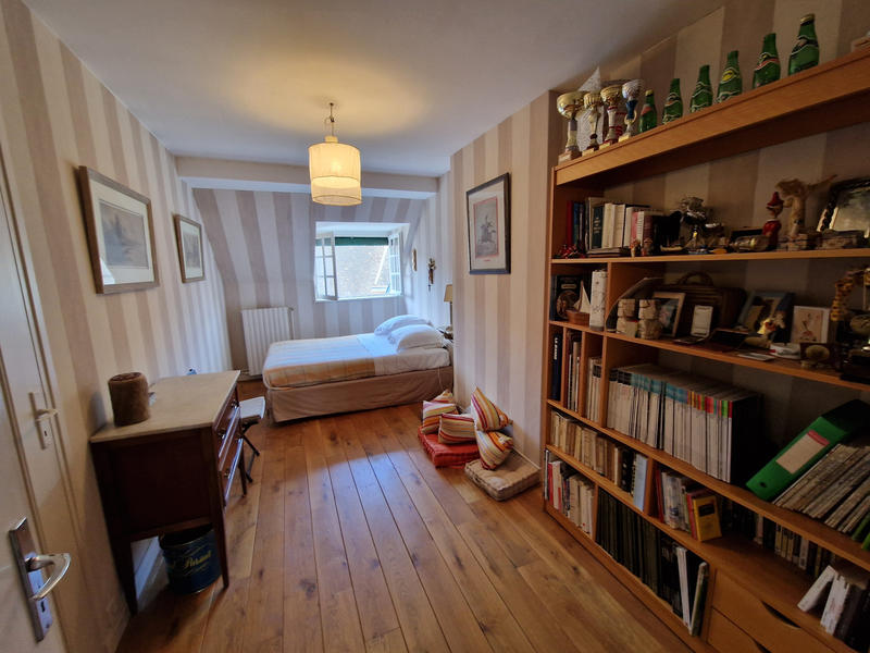 Maison - 340 m² - 12 pièces