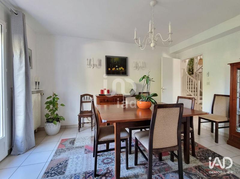Maison - 235 m² - 8 pièces