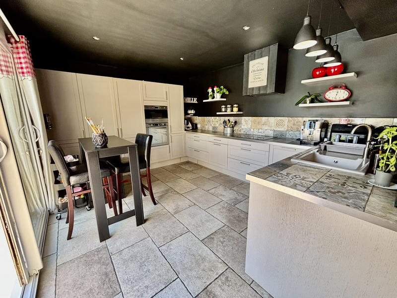 Maison - 180 m² - 6 pièces