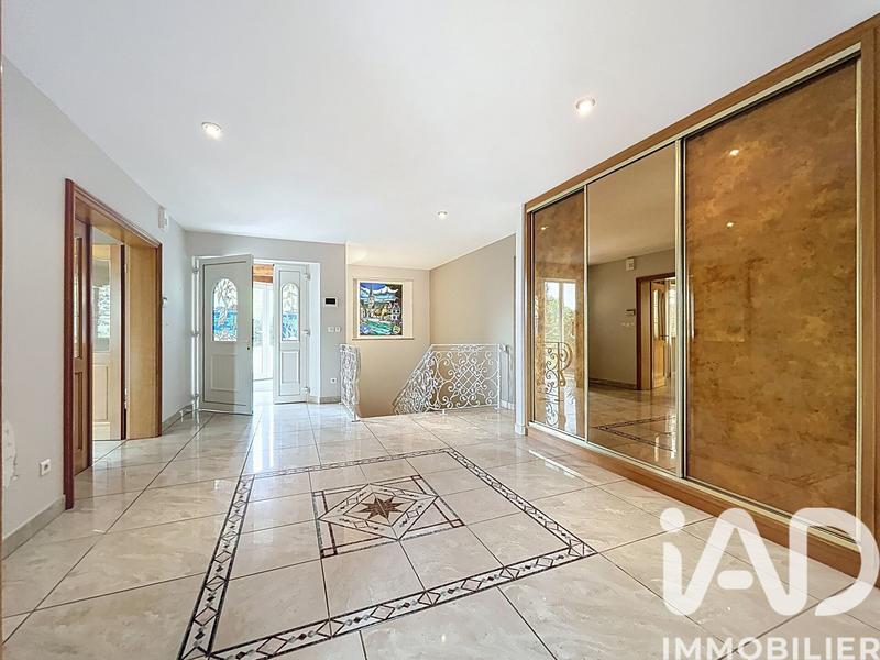 Maison - 233 m² - 6 pièces