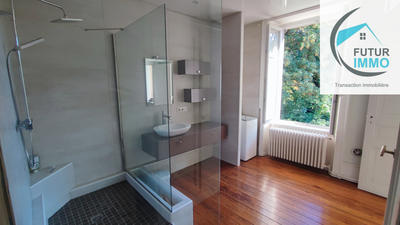 Appartement - 143 m² - 6 pièces