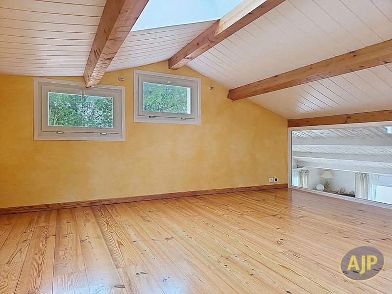 Maison - 189 m² - 8 pièces