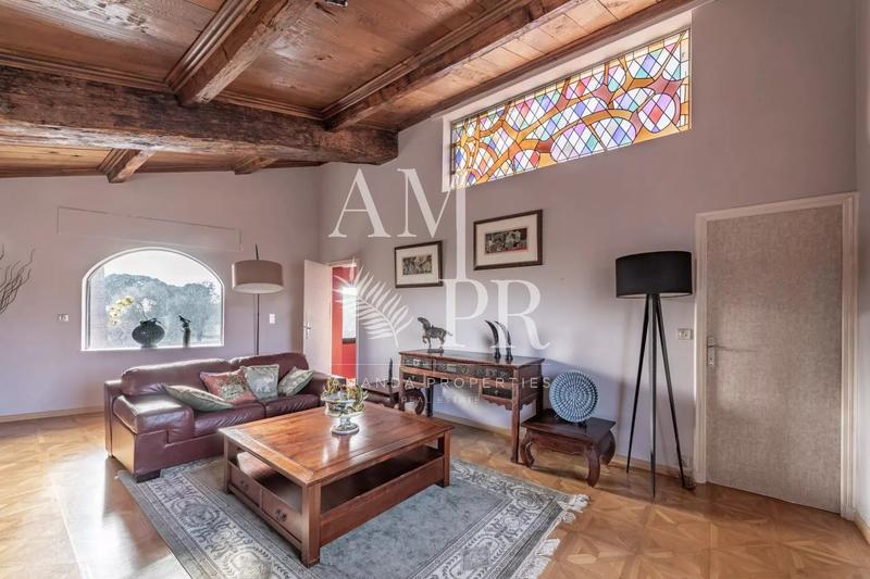 Maison - 500 m² - 9 pièces