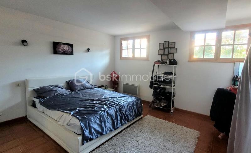 Propriété - 180 m² - 8 pièces