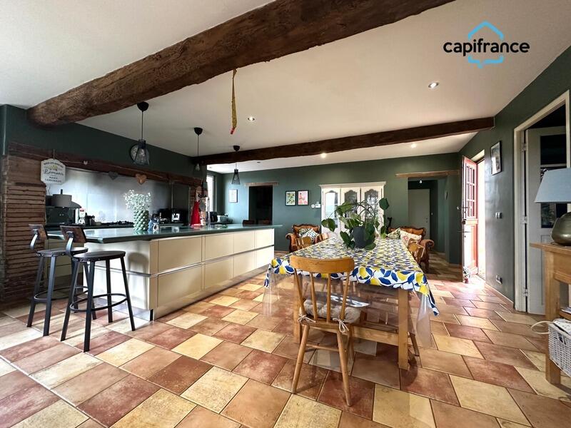 Maison - 450 m² - 13 pièces