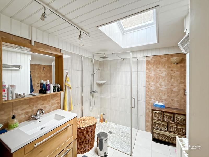 Maison - 155 m² - 9 pièces