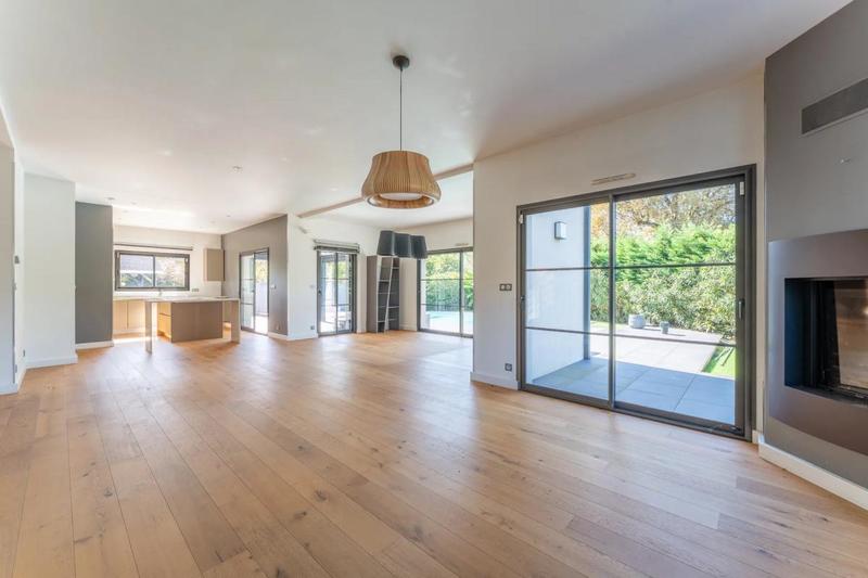 Maison - 180 m² - 7 pièces