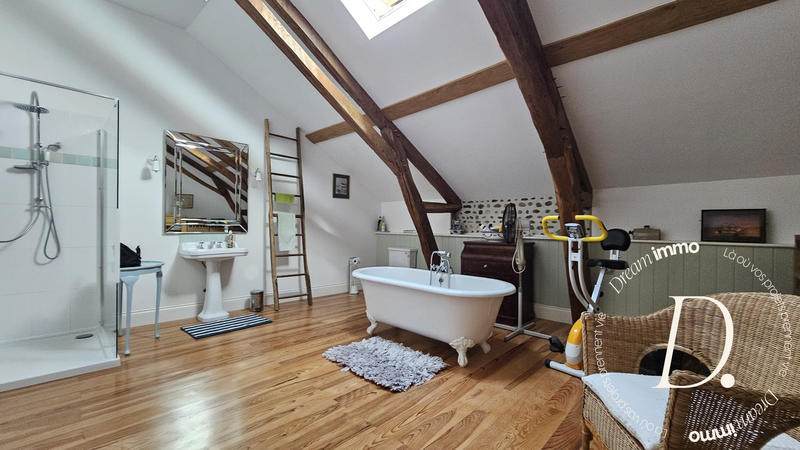 Maison - 334 m² - 6 pièces