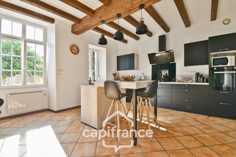 Maison - 268 m² - 10 pièces