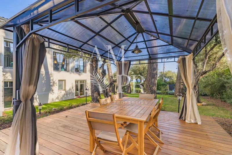 Villa - 257 m² - 4 pièces