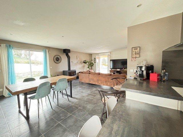 Maison - 96 m² - 5 pièces