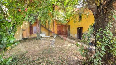 Maison - 450 m² - 11 pièces