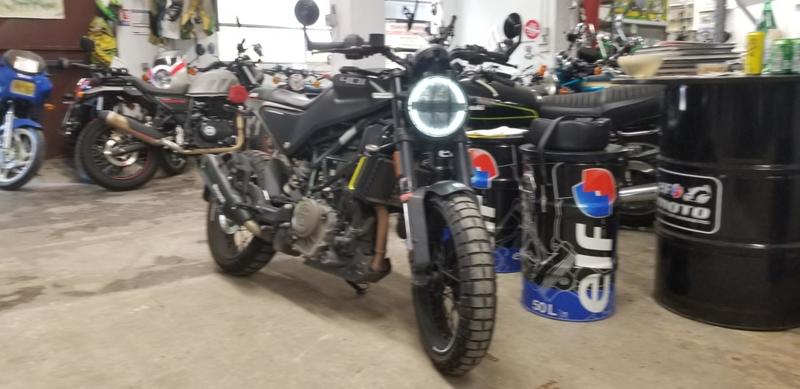 Husqvarna Svartpilen 401 husqvarna 0401 noir