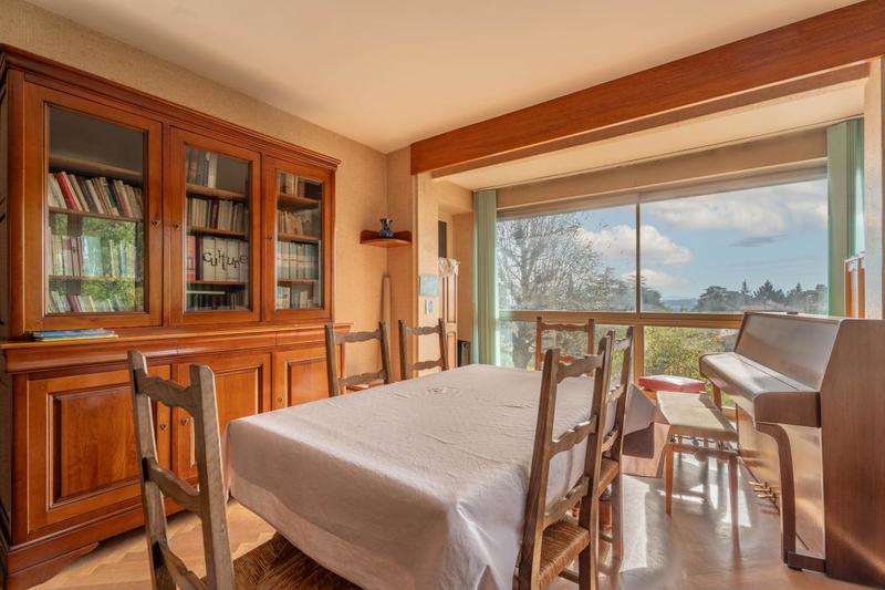 Maison - 264 m² - 11 pièces
