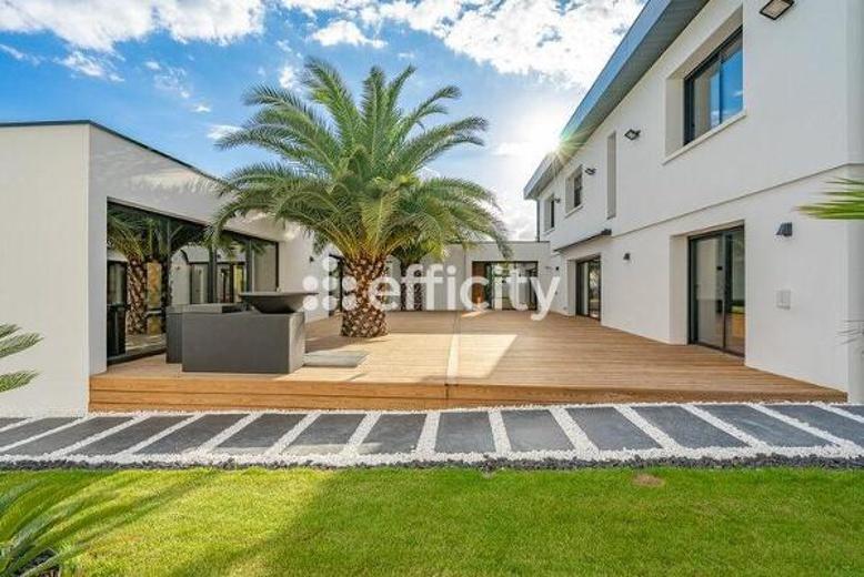 Villa - 686 m² - 14 pièces