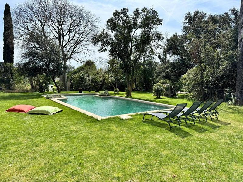 Demeure - 250 m² - 9 pièces