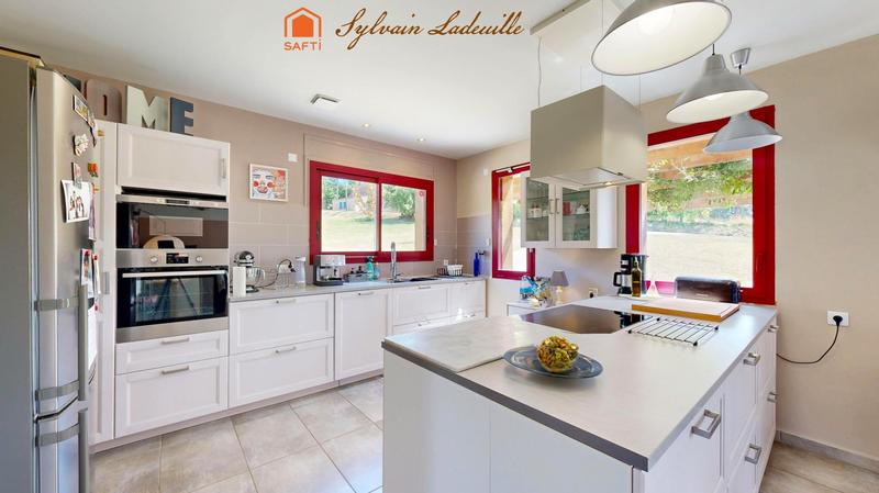 Maison - 180 m² - 5 pièces