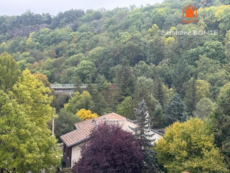 Maison - 230 m² - 5 pièces