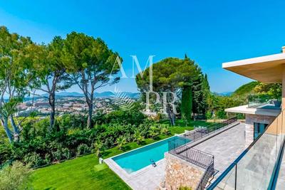 Villa - 370 m² - 8 pièces