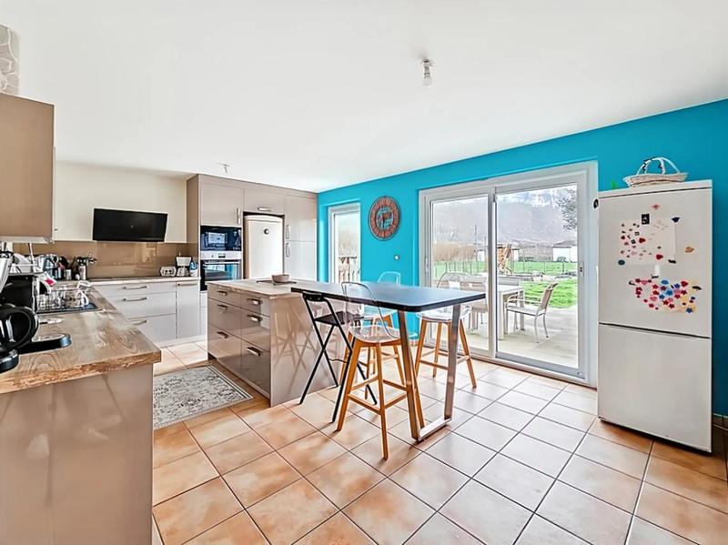 Maison - 230 m² - 5 pièces