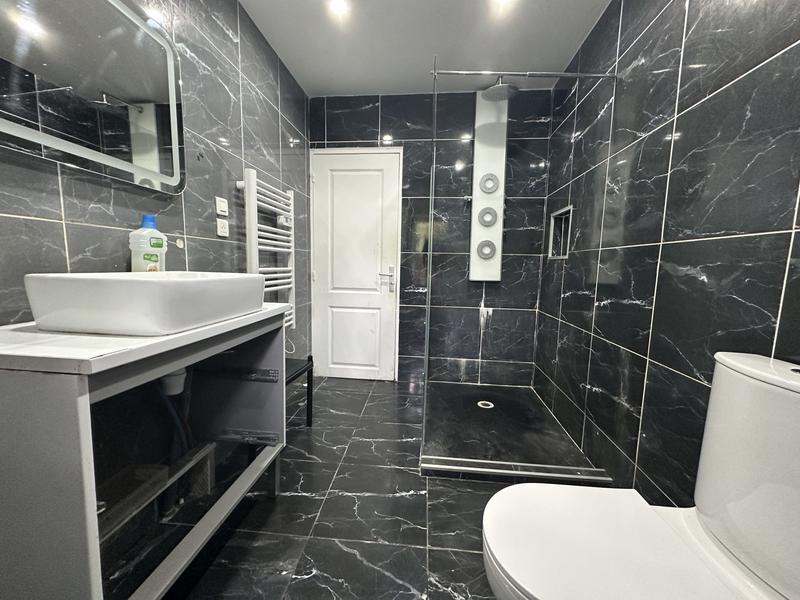 Maison - 202 m² - 9 pièces