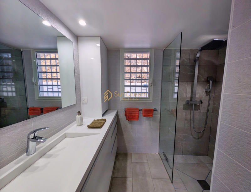 Maison - 94 m² - 4 pièces