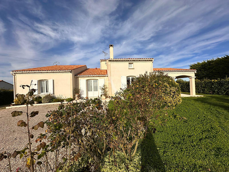 Maison - 247 m² - 8 pièces