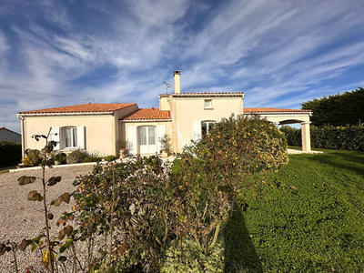 Maison - 247 m² - 8 pièces