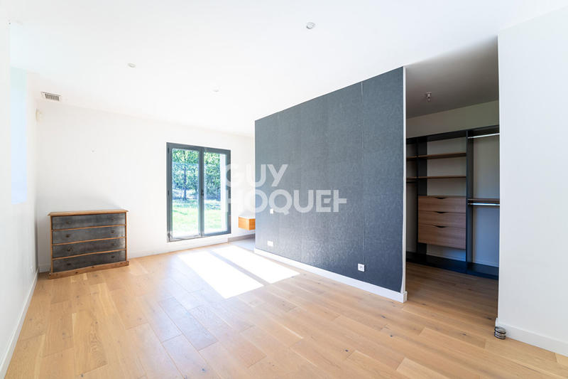 Maison - 276 m² - 8 pièces